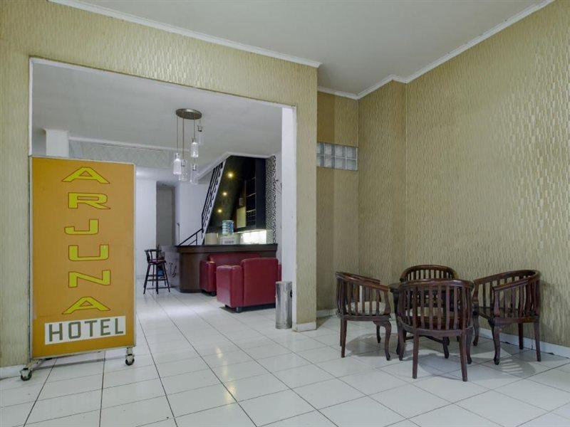 Hotel Arjuna Bekasi Exteriör bild